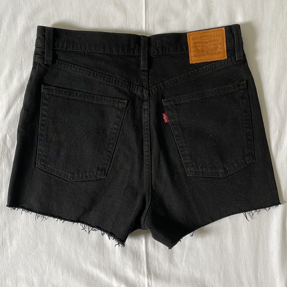 Levi’s Ribcage Short - Picture 3 of 4